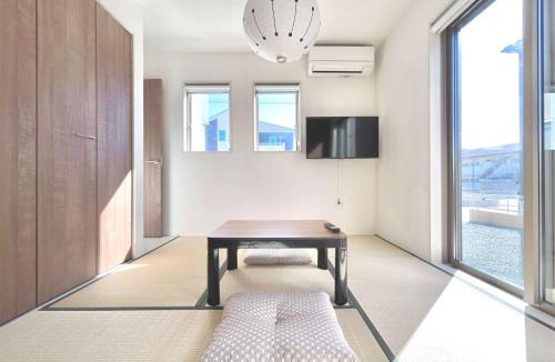 Ozu Apartment | Convenient Ozu Location Bright 4BR Stay by Restavio
