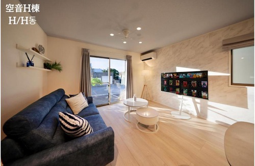 Azama House | Crystal Besso Nanjo