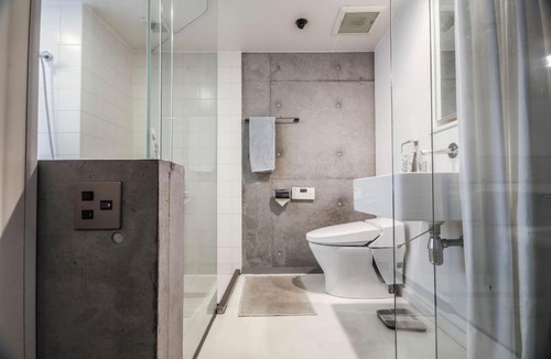 Nishiazabu Apartment | Deluxe apartment by Roppongi + Wifi | Top Rated!