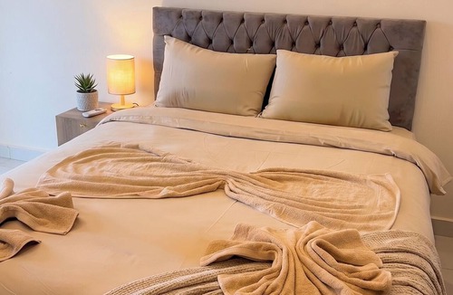Al Haram Bed & Breakfast | Deluxe King Room with Private Balcony & Pyramids View