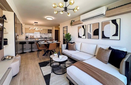 Leuro Apartment | Designer Retreat with Balcony & Stunning City View