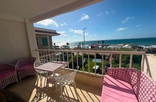 Al-Muntazah Apartment | Direct Beachfront - Sea View 4 bed rooms