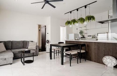 Kadena-cho House | Dual Life House Koza