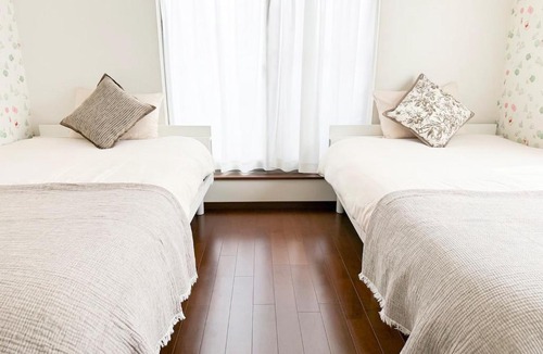 Higashinari Apartment | Easy access 4 bedrooms 2 bathrooms for 8 people 5min walk to Tsuruhashi station direct access to Namba Nara and USJ near hot springs and shopping streets
