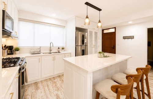 Urbanizacion La Vina Apartment | Elegant Modern Apartment, Clean New! 2BR with AC -Close to Jockey Plaza!