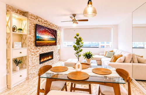 Urbanizacion La Vina Apartment | Elegant Modern Apartment, Clean New! 2BR with AC -Close to Jockey Plaza!