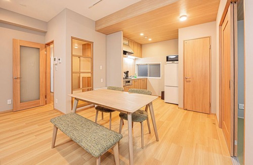 Itabashi Apartment | Enjoy skiing at Copper Mountain, a cozy hideaway with an art studio (pets welcome!)