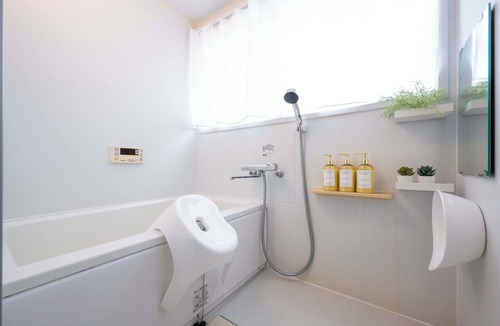 Tsurumi House | Entire Home for 9 near Haneda & Yokohama | Family-Friendly Bunk Beds & Kitchen