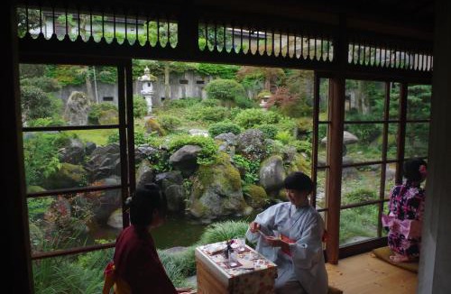 Toyama House | Etchu Yatsuo Base OYATSU