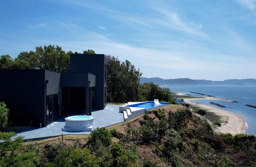 Sumoto Villa | eureka awaji 絶景インフィニティプール x 露天温水ジャグジー付きヴィラ