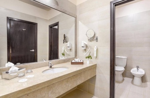 Village Road Resort | Explore Local Adventures While Enjoying 4 Restful Rooms Near World Class Diving