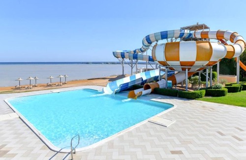 Village Road Resort | Explore Local Adventures While Enjoying 4 Restful Rooms Near World Class Diving