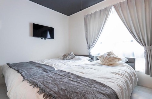Tomigaya Apartment | Forest Side Yoyogi Park 202