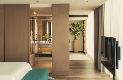 Chuo Hotel | Four Seasons Hotel Tokyo at Marunouchi