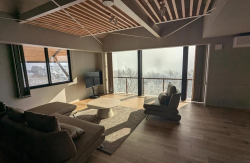 Madarao Mountain Resort Bed & Breakfast | Fujio Pension Madarao Apartment Hotel & Restaurant