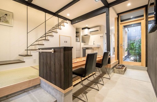 Shimogyo House | Garden View Suite! One stop from JR Kyoto Station.