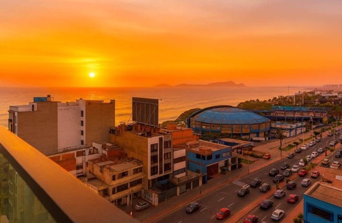Santa Cruz Apartment | Geko| Lovely Loft w/Balcony and Sunset View
