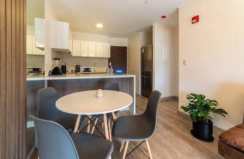 Barranco Apartment | Geko | Modern 1BR Steps to the Sea w/Pool