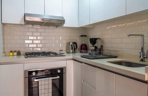 San Isidro Apartment | Geko | Prime 1BR with Park Views in San Isidro