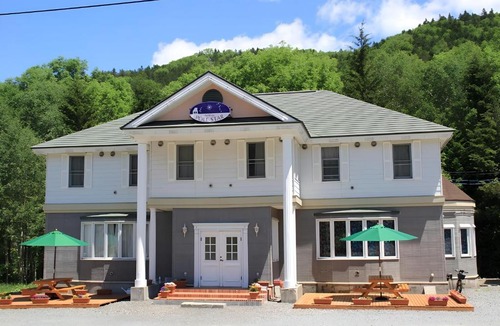 Tomamu House | guesthouse WhiteHouse which free shuttle service available in winter 冬の無料送迎有