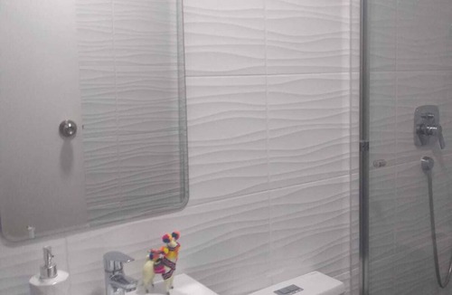 Miraflores Apartment | Habitación Privado Con Cama Matrimonial y Baño Compartido