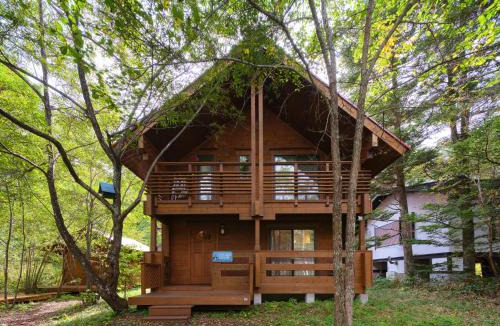 Tsumagoi House | HARUNA CABIN 森の中のログハウス 、広々ウッドデッキでBBQ、公園散策、北軽井沢観光