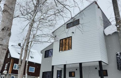 Niseko Cabin | Hooting Owl private ski chalet