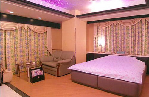 Kita Ward Hotel | Hotel Queen's Court -ホテル クインズコート-