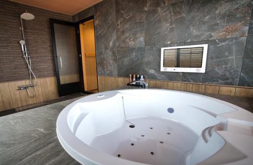 Kanie Hotel | HOTEL The KAISER -全室人工ラドン温泉-