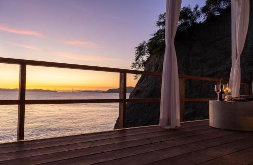 Minamiawaji Hotel | hugging nature house