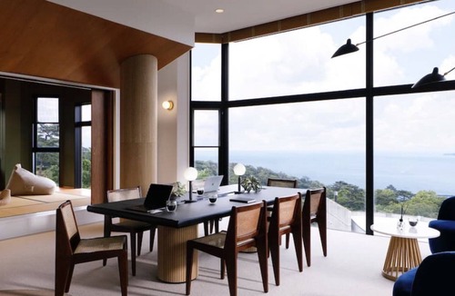 Atami House | Infinity in the sky Counter kitchen with teppany / Atami Shizuoka