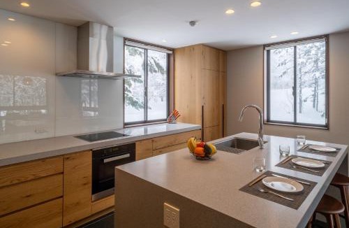 Hirafu Ski Chalet | Jade Rabbit