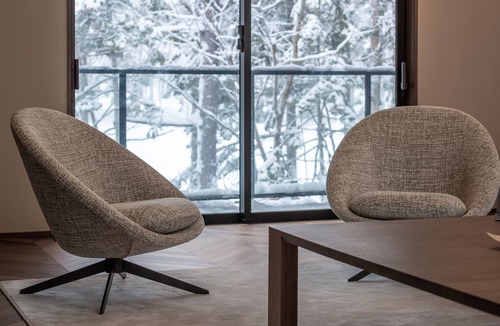 Hirafu House | Jade Rabbit