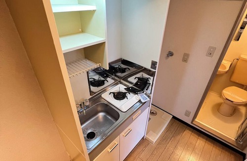 Karasuma Apartment | [Kyoto City Center] Free Wi-Fi and Automatic Door Locks! An affordable stay in Kyoto, featuring a comfortable corner room on a higher floor. It also offers easy access to Kiyomizu-dera, Kinkaku-ji, Ginkaku-ji, and other attractions.