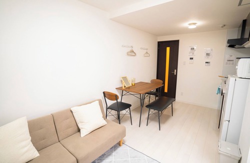 Shinsekai Apartment | Just outside of Namba! Tsutenkaku Tower can be seen from the corridor.