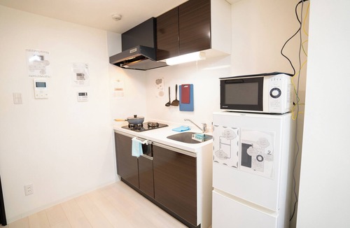 Shinsekai Apartment | Just outside of Namba! Tsutenkaku Tower can be seen from the corridor.