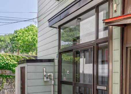Motomachi Apartment | KAKUREGA by unito