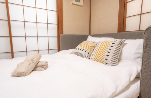 Kamitakada Apartment | Kamitagata House in Nakano Sleeps 7Just Steps from Araiyakushi-Mae Station