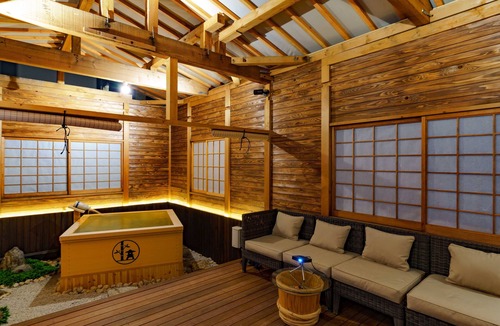 Higashishinsaibashi House | KONJAKUSO Osaka Shinsaibashi "TARUKAISEN" Rooftop SPA