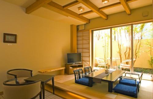 Yufuin Onsen Hotel | Kutsurogi-no-Yado Nanakawa