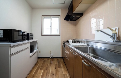 Higashi Apartment | LABRADORITE