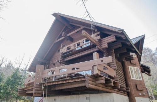 Toya House | Lake Toya Hillside House