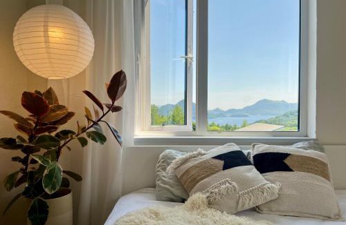 Toya House | Lakeview hammock &BBQ balcony Up to 6 Guests
