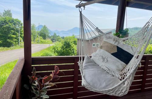 Toya House | Lakeview hammock &BBQ balcony Up to 6 Guests