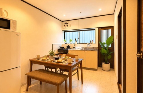 Nishinari Apartment | LEON RESORT HOTEL Max14 people 3min from Namba Station 7min Shinsaibashi 13 min Umeda Best location in Osaka Entire building for private use Tsurumibashi Hanazonocho USJ large family 最大14名 難波 心斎橋 鶴見橋 花園町 大阪観光