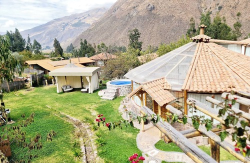 Calca Villa | Lodge in the Sacred Valley, Sauna, Hot Tub, Views of the Waterfall, Mountains, and the River.
