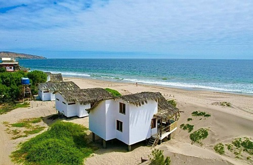 Mancora Cabin | Loft-style beachfront cabin with private access to the beach via a staircase