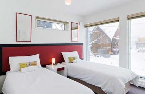 Hirafu House | Luxury 3 Bed Ski Chalet close to the Ski Fields, Niseko Chalet 1003