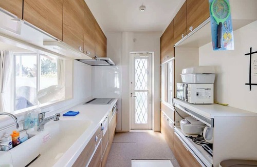 Chosei House | Luxury Beach Getaway | Pet-Friendly | BBQ, Sauna & Jacuzzi | Up to 9 Guests