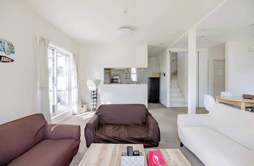 Chosei House | Luxury Beach Getaway | Pet-Friendly | BBQ, Sauna & Jacuzzi | Up to 9 Guests